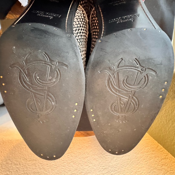 The Office of Angela Scott Miss Button in Pink Snake
Size 36.1/2 - Picture 14 of 15